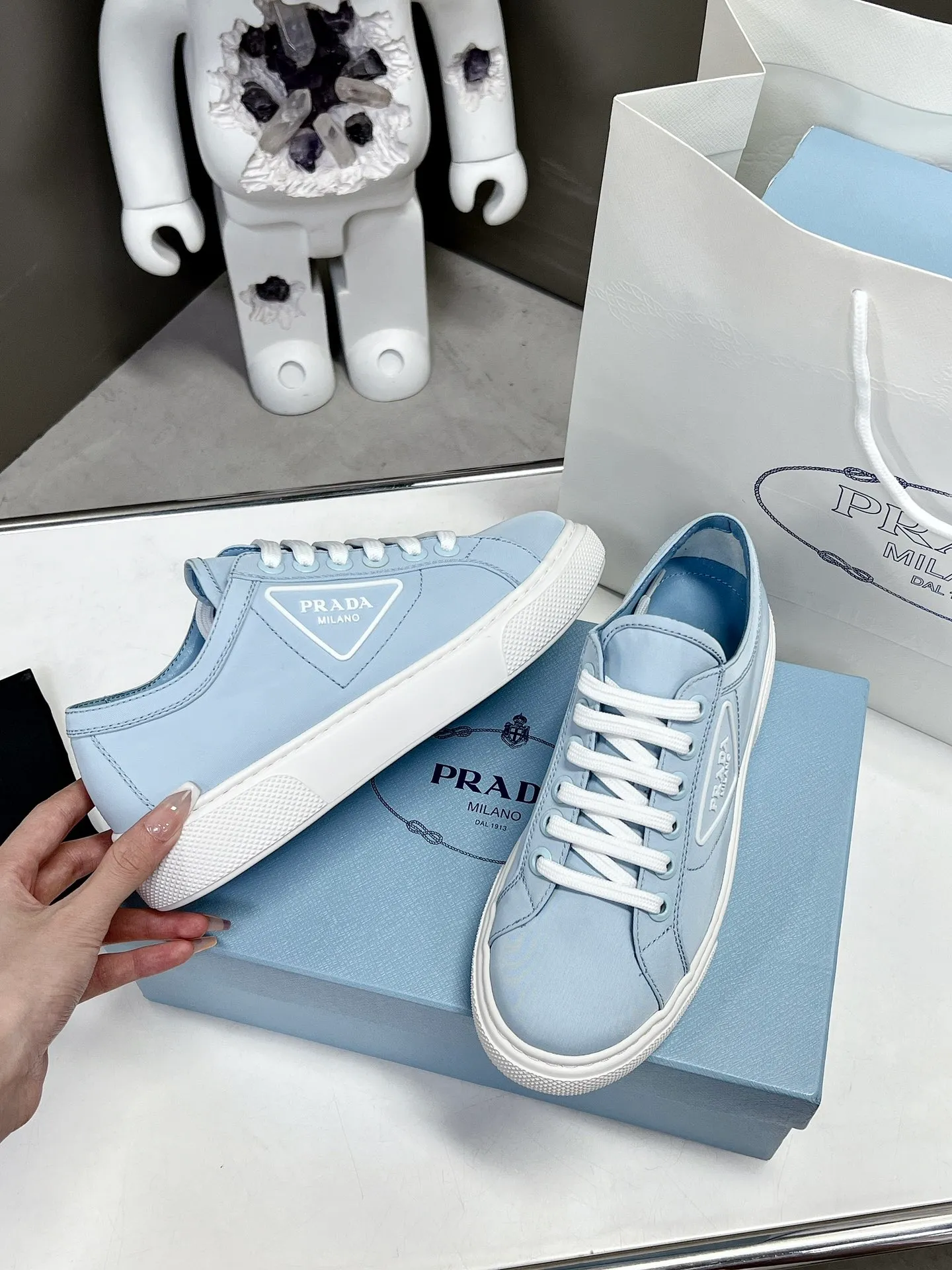👟👟Ex-factory price 420👟👟 Purchasing level ⚡2023S launches Prada’s latest catwalk shoes, dad shoe series ͏ 💥PRADA's early spring catwalk model👠The fresh breeze has a bit of an expensive feel, and the upper is very perfect💃Elegant and elegant, crystal clear, no matter the quality of the accessories, they are all customized one-to-one, zero distance from the original version 1⃣Upper: imported waterproof twill + epoxy injection molding process 2⃣Inner: waterproof twill 3⃣Outsole: Original one-to-one molded rubber foam outsole 4⃣🔺Original packaging Heel height 4cm 5⃣Number of codes: 35-40, 41 non-returnable